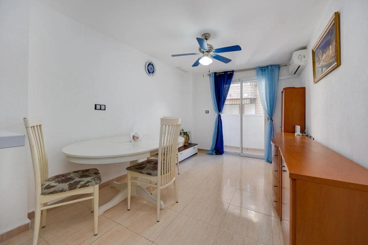 Sale of apartment in Barrio Centro - Muelle Pesquero, Torrevieja
photo 2