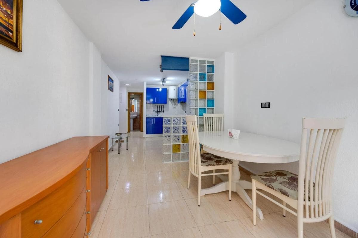 Sale of apartment in Barrio Centro - Muelle Pesquero, Torrevieja
photo 3