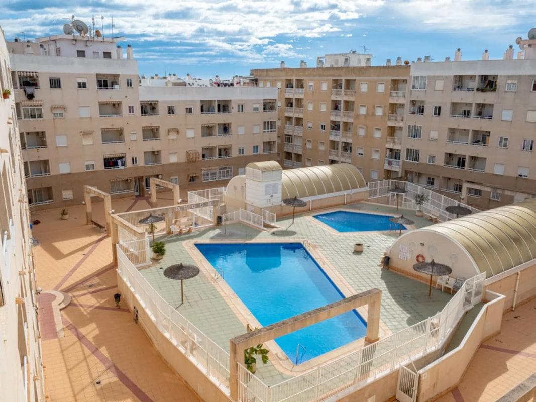Sale of apartment in Calle Joaquín Chapaprieta, Torrevieja
photo 4