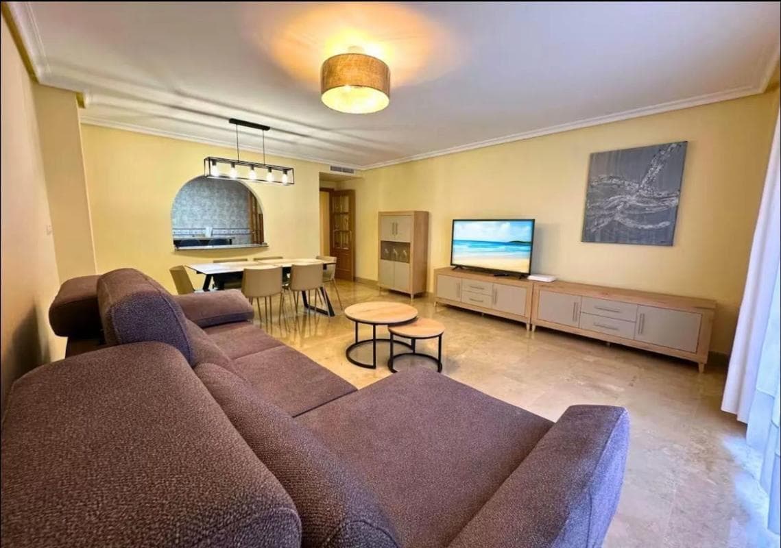 Sale of apartment in Barrio Centro - Muelle Pesquero, Torrevieja
photo 2