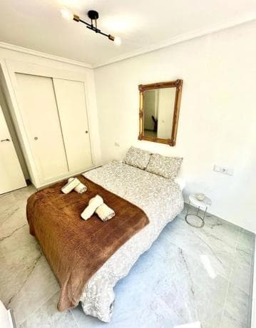 Sale of flat in Calle Santa Trinidad, 25, Torrevieja
photo 1