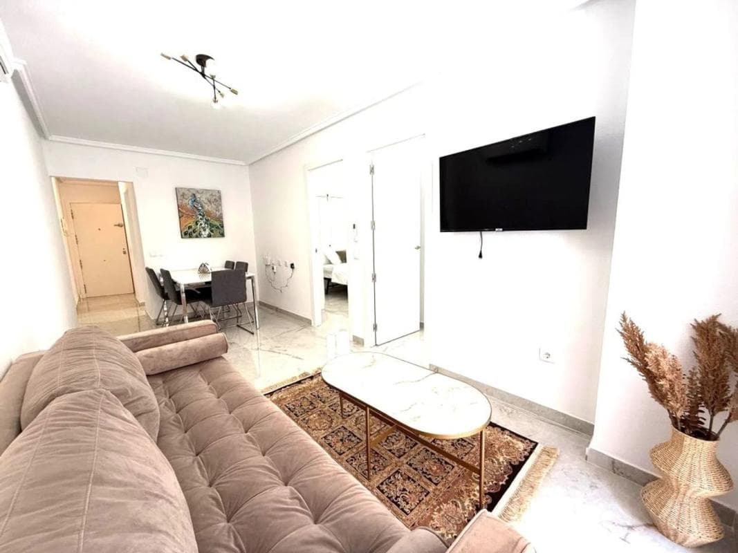 Sale of apartment in Calle Santa Trinidad, 25, Torrevieja
photo 3