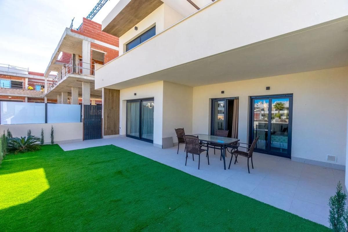 Sale of apartment in Calle Nicolás Copérnico, 2, Torrevieja
photo 3