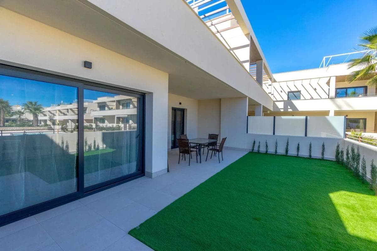 Sale of apartment in Calle Nicolás Copérnico, 2, Torrevieja
photo 4