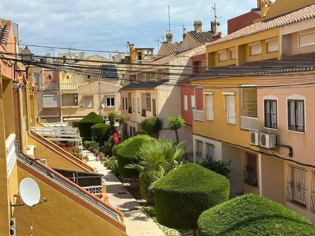 Sale of apartment in Barrio La Veleta, Torrevieja
photo 2