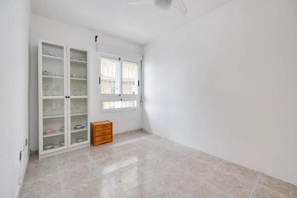Venta de piso en Avenida Desiderio Rodríguez, Torrevieja
photo 1