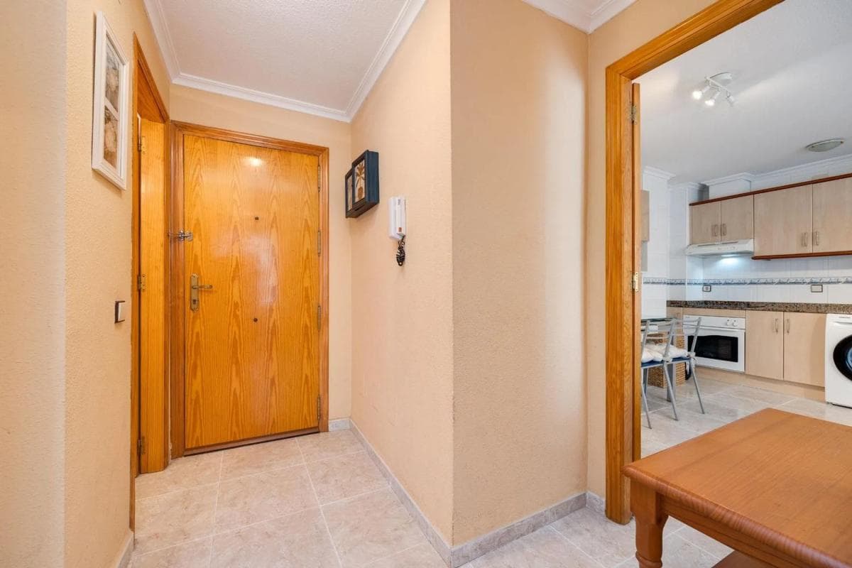 Sale of apartment in Avenida Desiderio Rodríguez, Torrevieja
photo 2