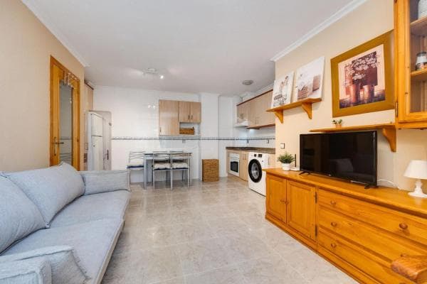 Venta de piso en Avenida Desiderio Rodríguez, Torrevieja
thumbnail 2