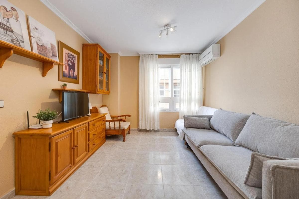 Sale of apartment in Avenida Desiderio Rodríguez, Torrevieja
photo 4