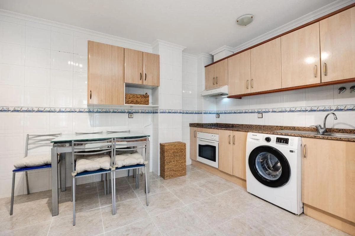 Sale of apartment in Avenida Desiderio Rodríguez, Torrevieja
photo 5