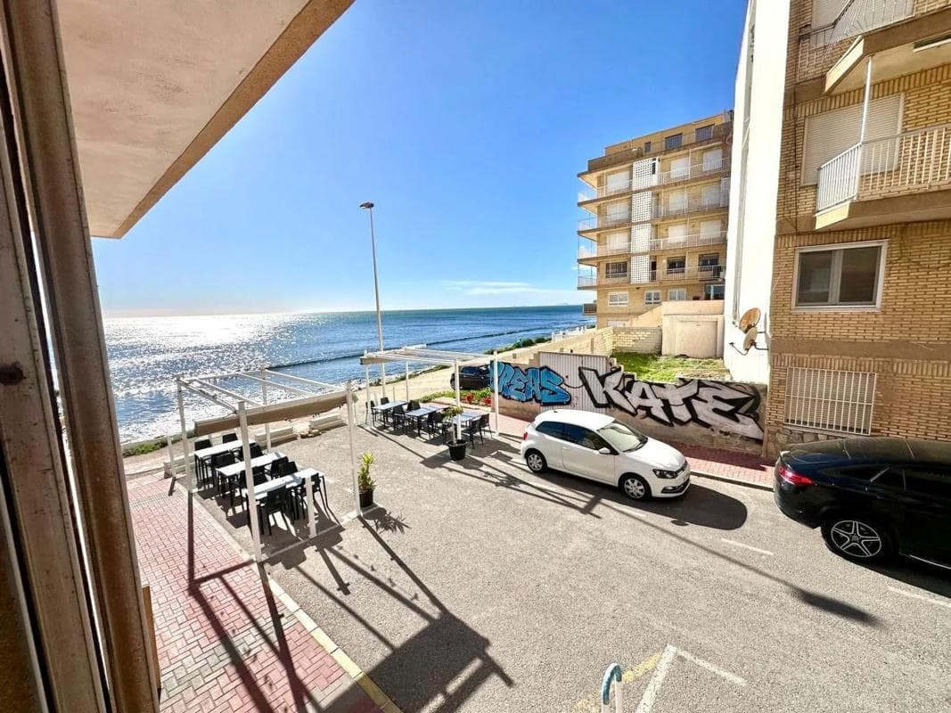 Sale of apartment in Avenida Desiderio Rodríguez, Torrevieja
photo 2