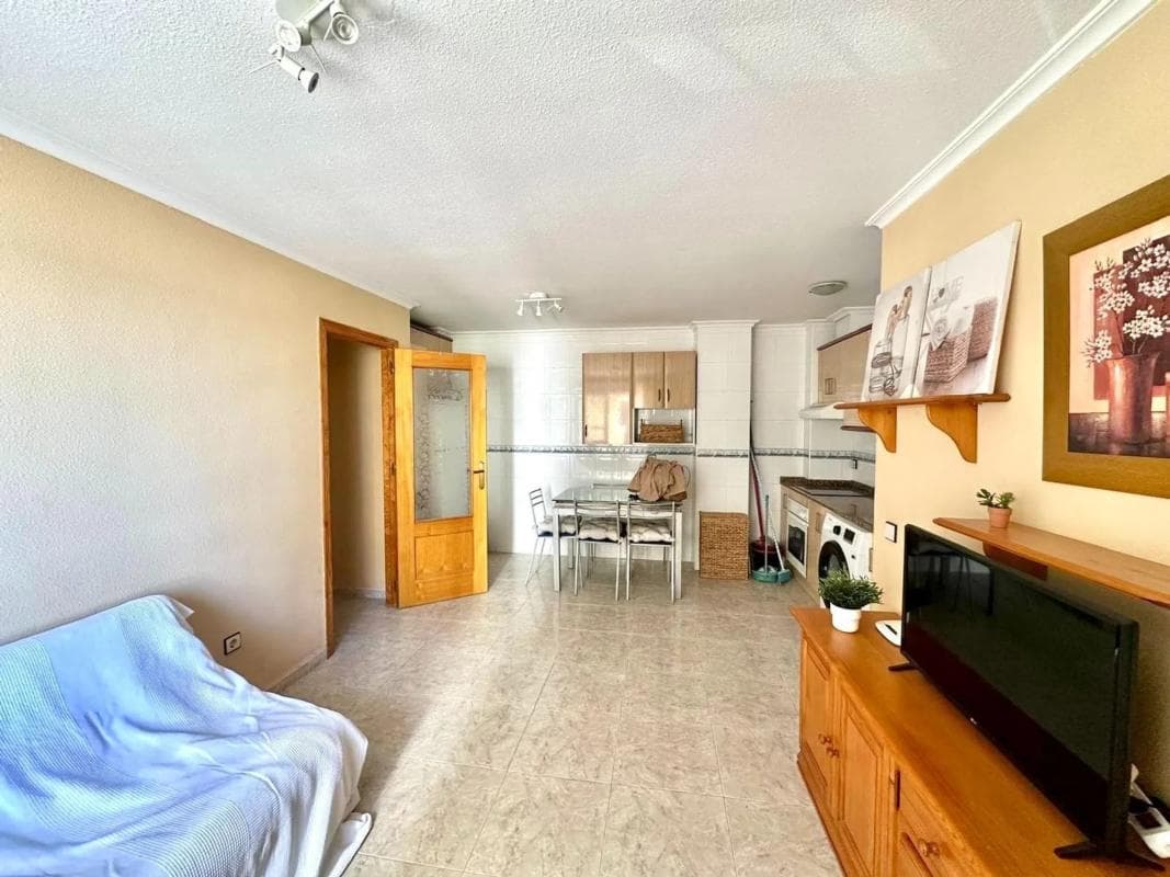 Sale of apartment in Avenida Desiderio Rodríguez, Torrevieja
photo 3