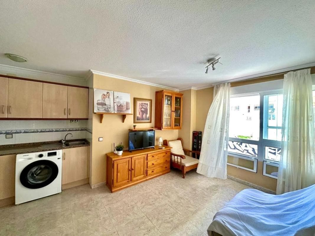 Sale of apartment in Avenida Desiderio Rodríguez, Torrevieja
photo 5
