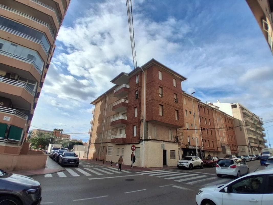 Venta de piso en Avenida Virgen del Carmen, Torrevieja
photo 5