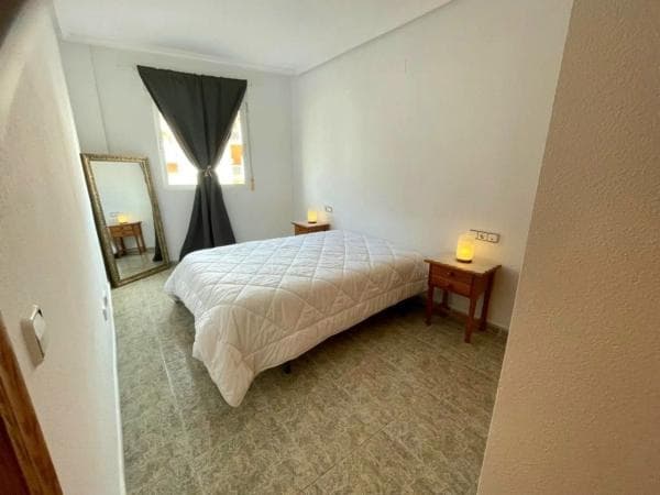 Venta de piso en Barrio Gaspar Perrelló, Torrevieja
photo 1