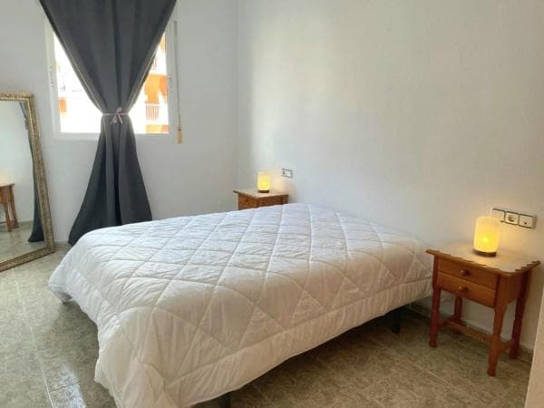 Venta de piso en Barrio Gaspar Perrelló, Torrevieja
thumbnail 1