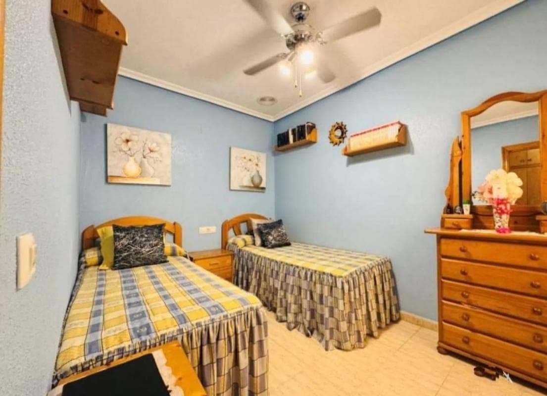 Venta de piso en Barrio Gaspar Perrelló, Torrevieja
photo 2