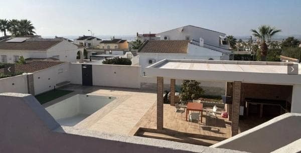 Chalet independiente en venta en Barrio La Siesta - El Salado - Torreta, Torrevieja
photo 1