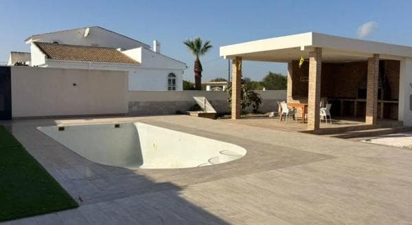 Chalet independiente en venta en Barrio La Siesta - El Salado - Torreta, Torrevieja
thumbnail 2