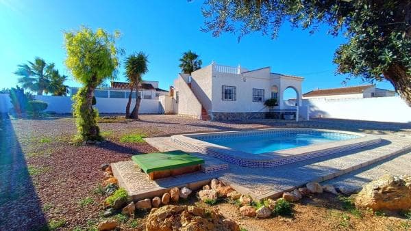 Chalet independiente en venta en Barrio La Siesta - El Salado - Torreta, Torrevieja
thumbnail 1