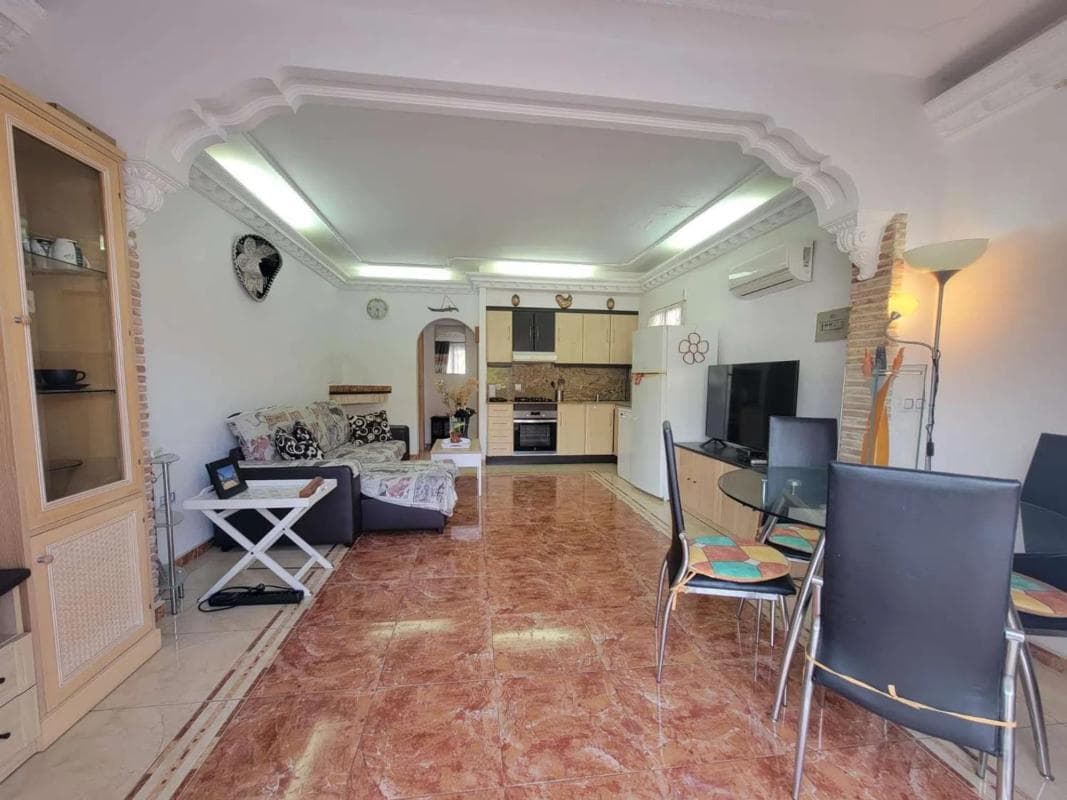 Venta de chalet adosado en Avenida Adradas , Torrevieja photo 3