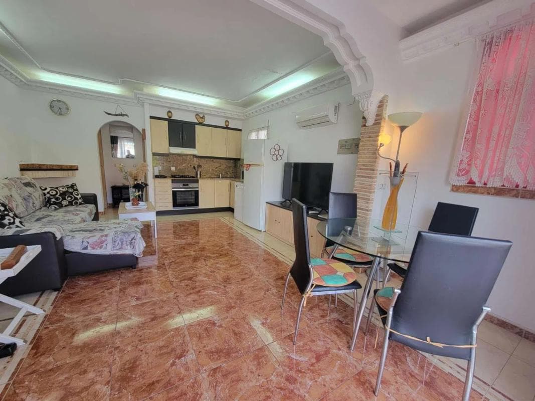 Venta de chalet adosado en Avenida Adradas , Torrevieja photo 4