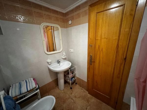 Chalet adosado en venta en Barrio La Siesta - El Salado - Torreta , Torrevieja thumbnail 2