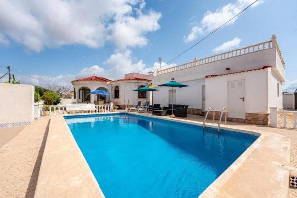 Chalet independiente en venta en Barrio La Siesta - El Salado - Torreta, Torrevieja
photo 1