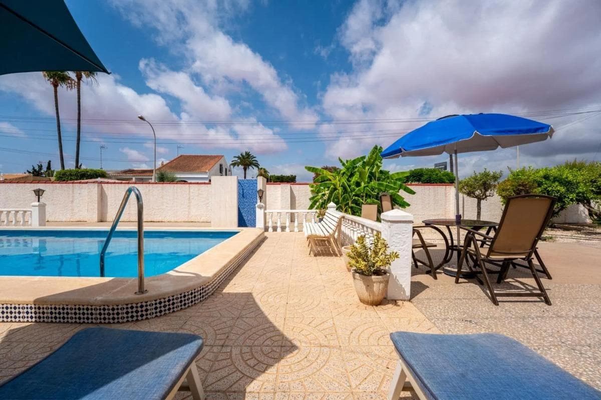 Venta de chalet independiente en Barrio La Siesta - El Salado - Torreta, Torrevieja
photo 2