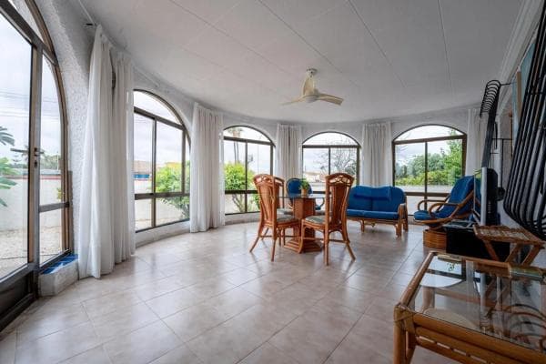 Chalet independiente en venta en Barrio La Siesta - El Salado - Torreta, Torrevieja
thumbnail 2