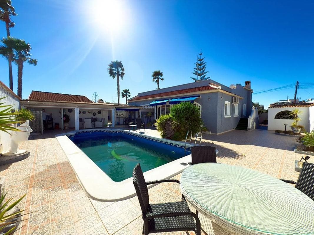 Venta de chalet independiente en Barrio La Siesta - El Salado - Torreta, Torrevieja
photo 2