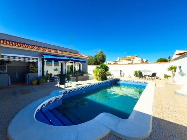 Chalet independiente en venta en Barrio La Siesta - El Salado - Torreta, Torrevieja
thumbnail 2