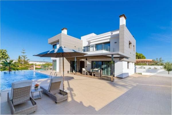 Chalet independiente en venta en Barrio La Siesta - El Salado - Torreta, Torrevieja
thumbnail 2