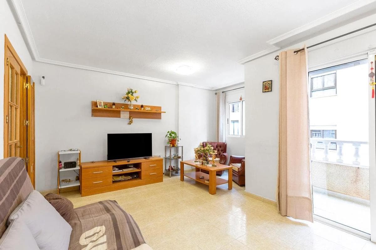 Sale of apartment in Calle Apolo, 82, Torrevieja
photo 2