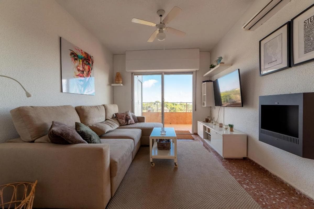 Sale of apartment in Calle Pleamar, 9, Torrevieja
photo 2