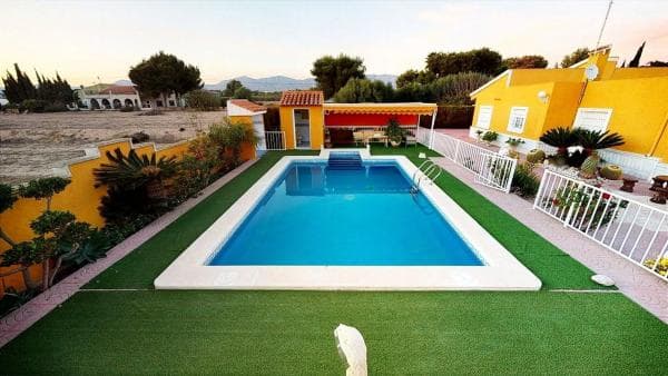 Chalet independiente en venta en Crevillente, Crevillente
photo 1