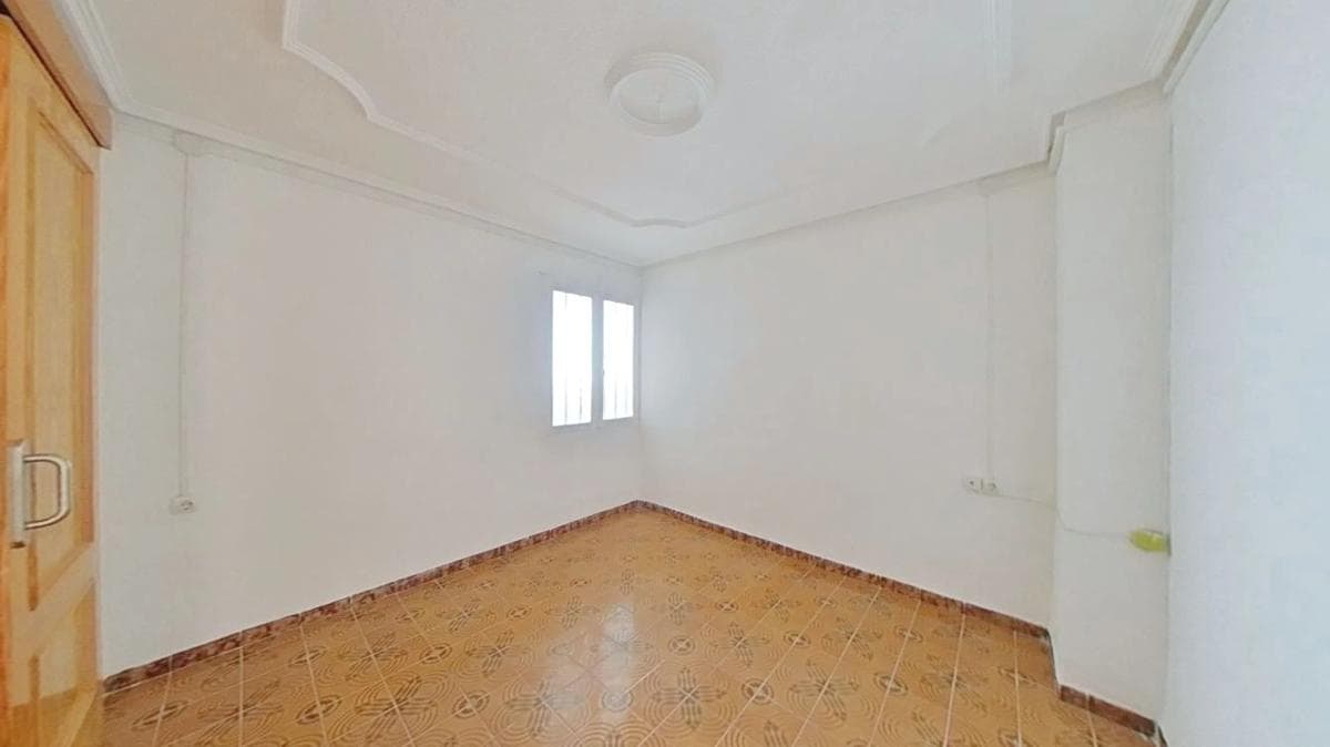 Venta de piso en Barrio Reina Victoria-Miguel Hernández, Elche / Elx
photo 3