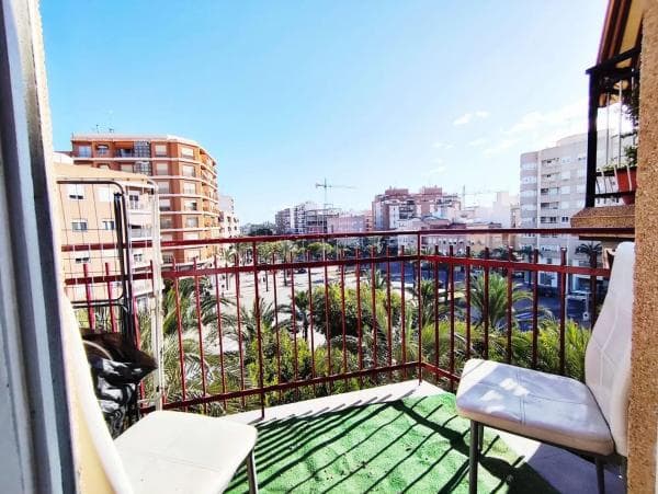 Venta de piso en Barrio Carrús Este, Elche / Elx
photo 1