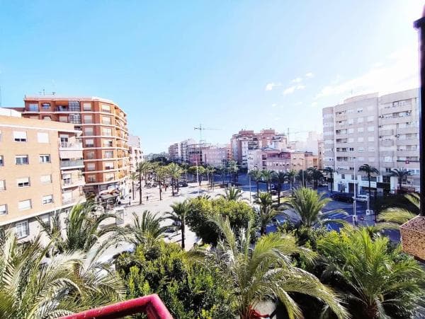 Venta de piso en Barrio Carrús Este, Elche / Elx
thumbnail 1