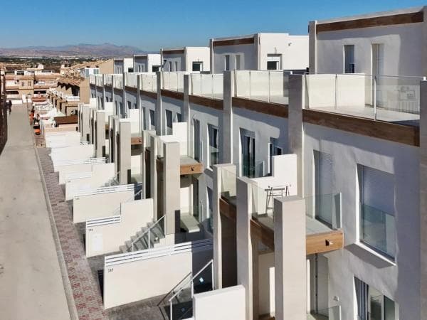 Chalet adosado en venta en Calle Malta, 28 , Gran Alacant thumbnail 1