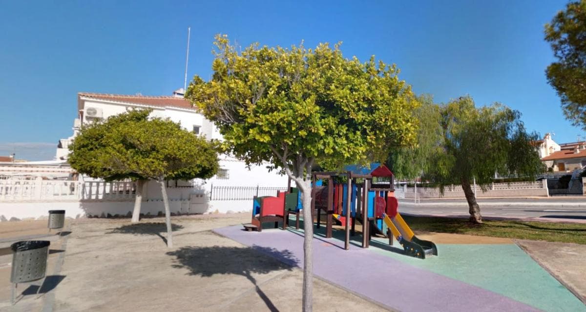 Venta de chalet adosado en Calle Biar , Santa Pola photo 4