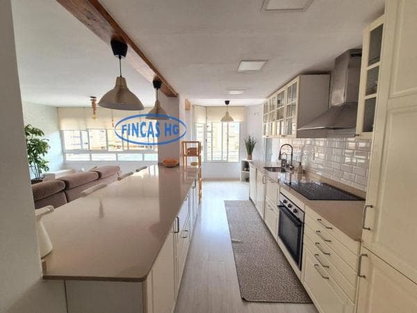 Venta de piso en Barrio El Palmeral-Urbanova-Tabarca, Alicante / Alacant
photo 1