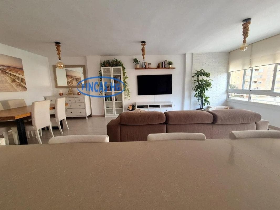 Venta de piso en Barrio El Palmeral-Urbanova-Tabarca, Alicante / Alacant
photo 2