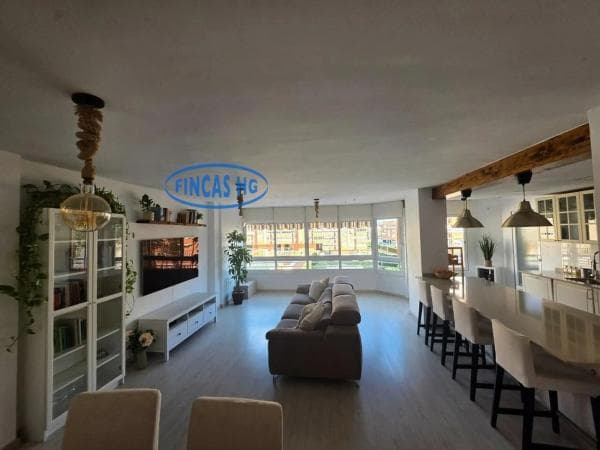 Venta de piso en Barrio El Palmeral-Urbanova-Tabarca, Alicante / Alacant
thumbnail 2