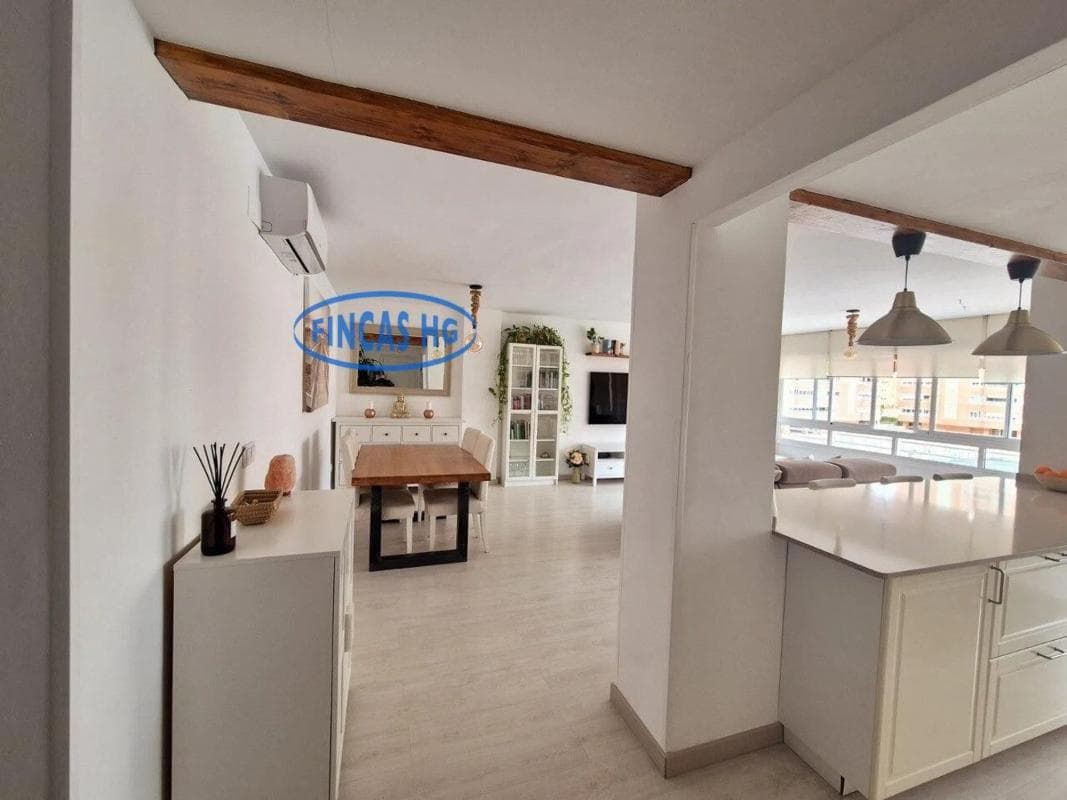 Venta de piso en Barrio El Palmeral-Urbanova-Tabarca, Alicante / Alacant
photo 4