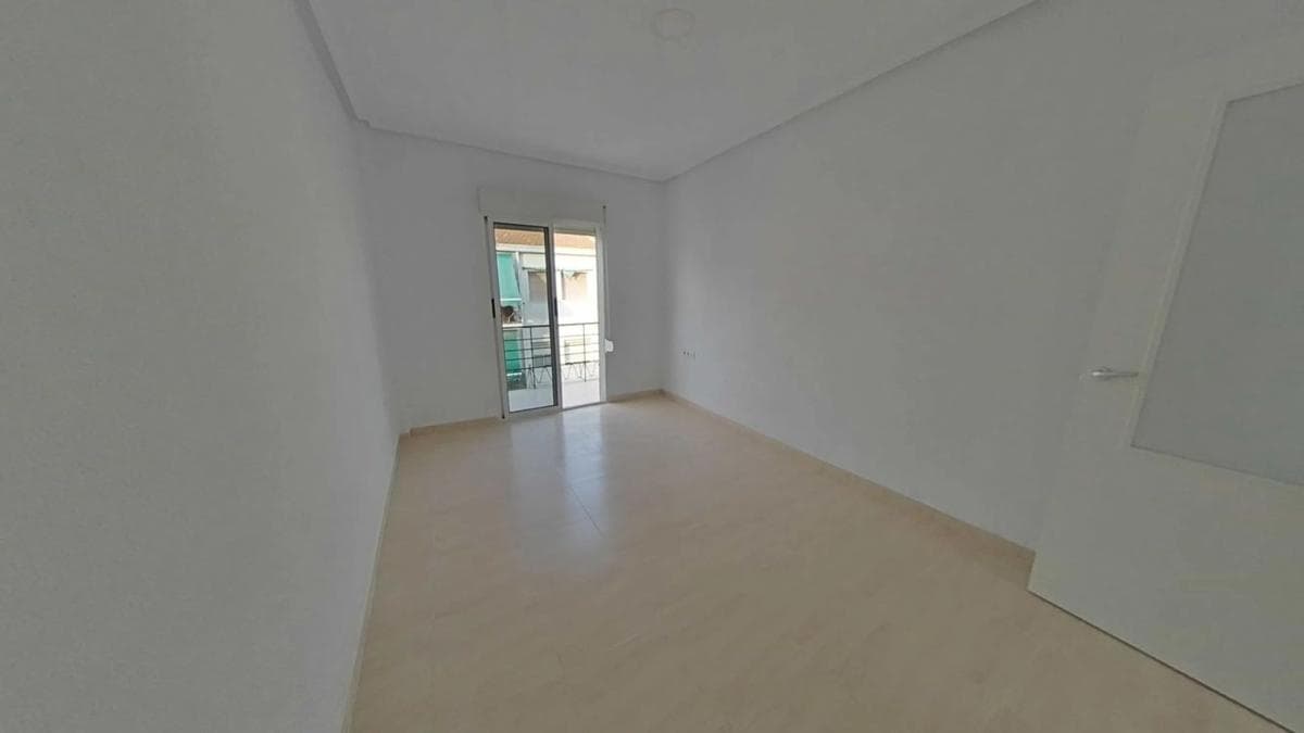 Venta de piso en Calle Profesores Hermanos Muñoz, Alicante / Alacant
photo 2