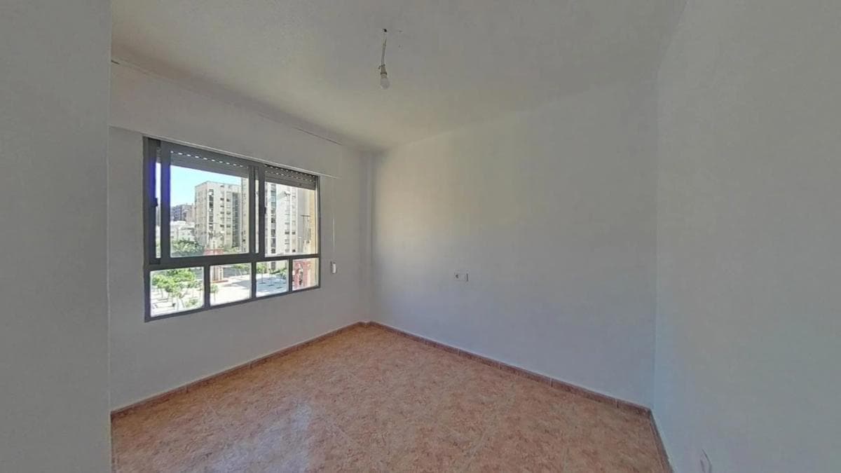 Venta de piso en Avenida de Alcalde Lorenzo Carbonell, Alicante / Alacant
photo 5