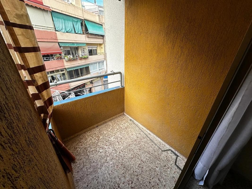 Venta de piso en Calle Astrónomo Comas Sola, Alicante / Alacant
photo 2
