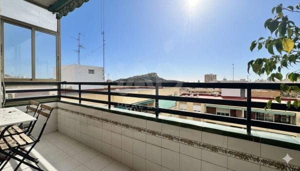 Venta de piso en Barrio Campoamor, Alicante / Alacant
photo 1