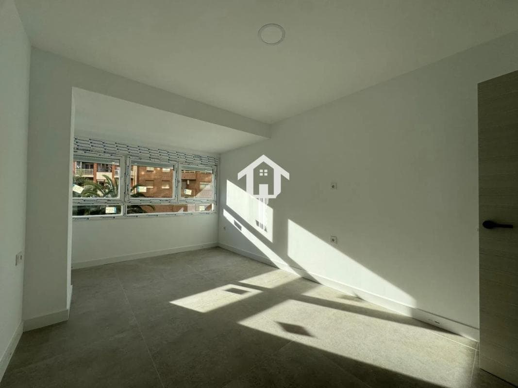 Sale of apartment in Calle del Alcalde Alfonso de Rojas, Alicante
photo 2